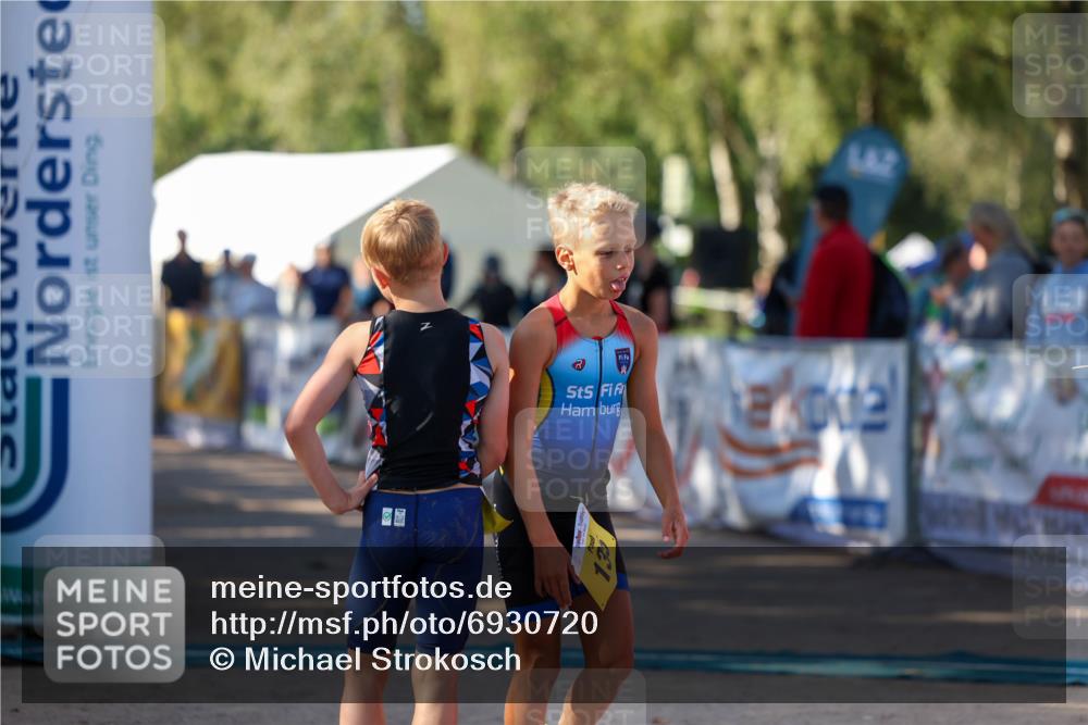 01.09.2024 - 17. Tribühne Triathlon Michael Strokosch http://msf.ph/oto/6930720 01.09.2024 09:45:42 Ziel 135 meine-sportfotos.de