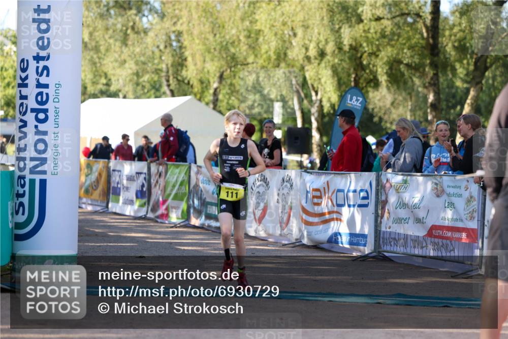 01.09.2024 - 17. Tribühne Triathlon Michael Strokosch http://msf.ph/oto/6930729 01.09.2024 09:46:09 Ziel 111 meine-sportfotos.de