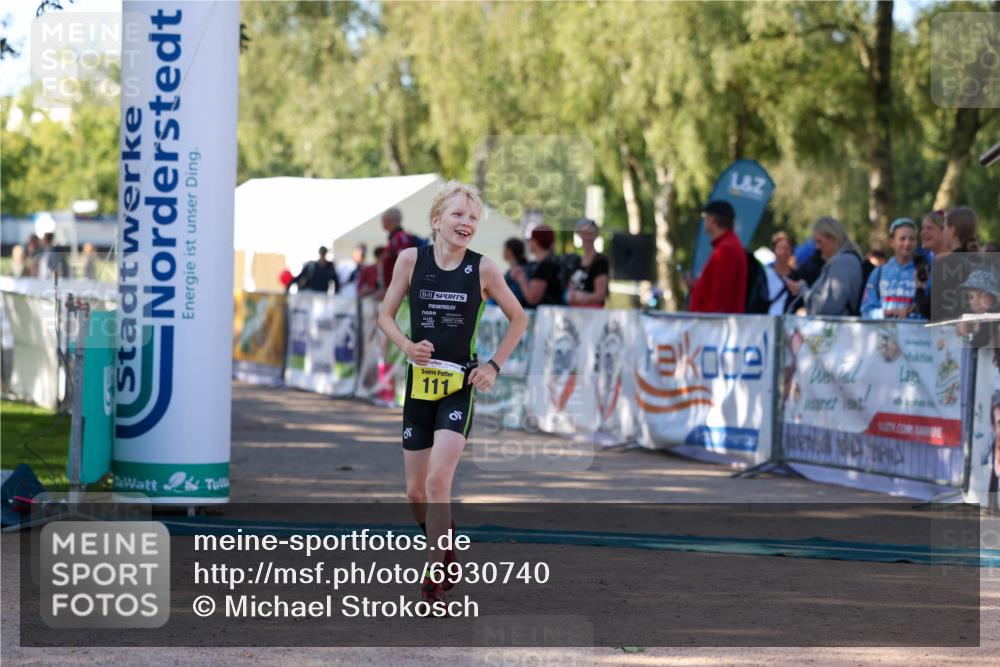 01.09.2024 - 17. Tribühne Triathlon Michael Strokosch http://msf.ph/oto/6930740 01.09.2024 09:46:11 Ziel 111 meine-sportfotos.de