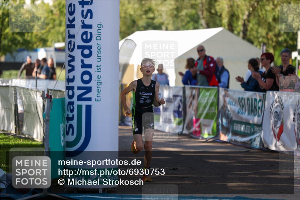 01.09.2024 - 17. Tribühne Triathlon Michael Strokosch http://msf.ph/oto/6930753 01.09.2024 09:46:40 Ziel 94 meine-sportfotos.de