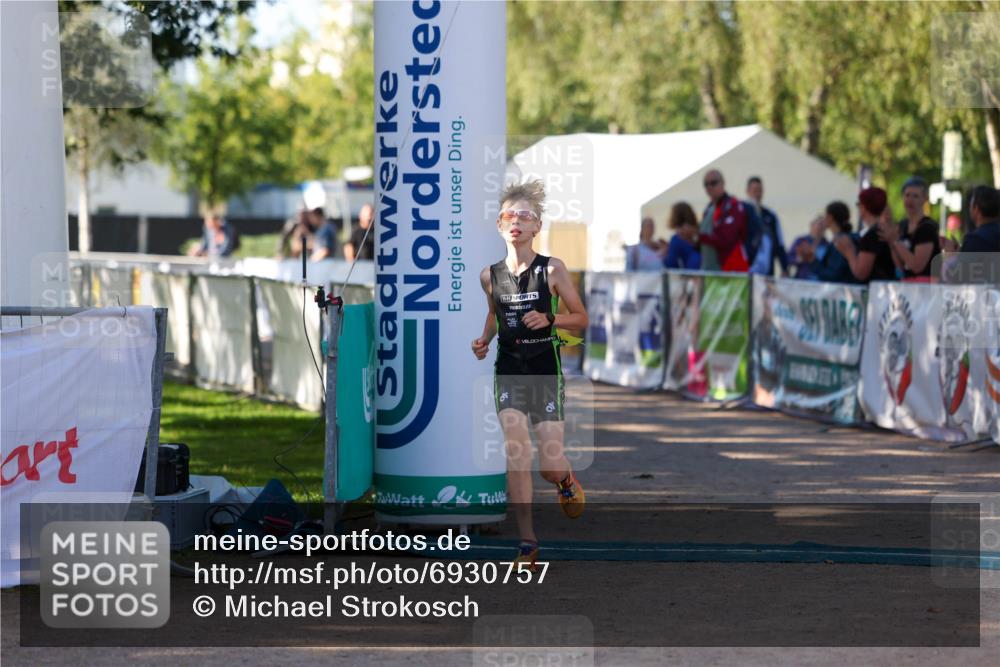 01.09.2024 - 17. Tribühne Triathlon Michael Strokosch http://msf.ph/oto/6930757 01.09.2024 09:46:41 Ziel 94 meine-sportfotos.de