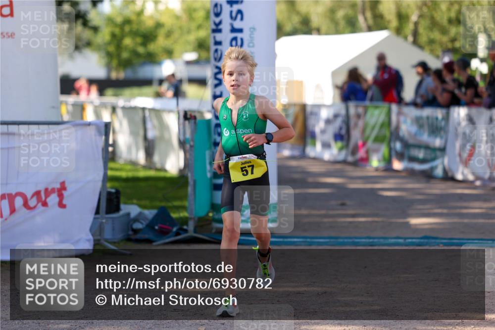 01.09.2024 - 17. Tribühne Triathlon Michael Strokosch http://msf.ph/oto/6930782 01.09.2024 09:46:52 Ziel 57 meine-sportfotos.de