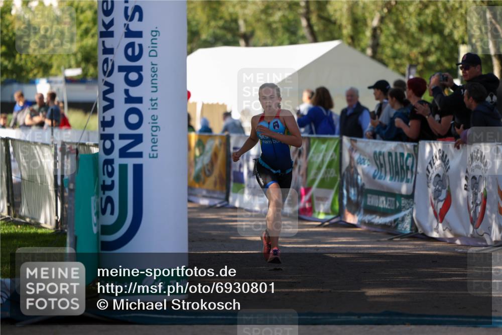 01.09.2024 - 17. Tribühne Triathlon Michael Strokosch http://msf.ph/oto/6930801 01.09.2024 09:47:29 Ziel 132 meine-sportfotos.de