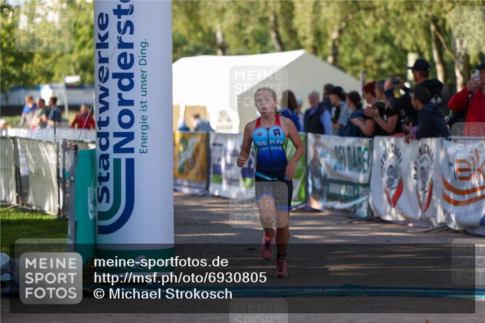 01.09.2024 - 17. Tribühne Triathlon Michael Strokosch http://msf.ph/oto/6930805 01.09.2024 09:47:30 Ziel 132 meine-sportfotos.de