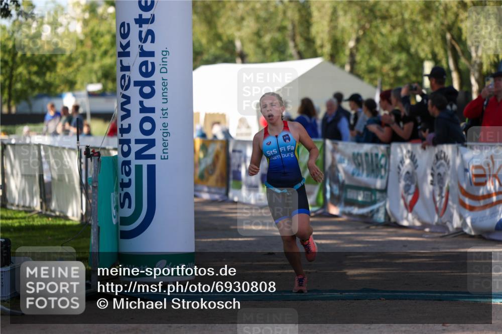 01.09.2024 - 17. Tribühne Triathlon Michael Strokosch http://msf.ph/oto/6930808 01.09.2024 09:47:30 Ziel 132 meine-sportfotos.de