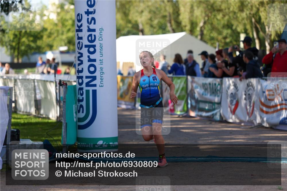 01.09.2024 - 17. Tribühne Triathlon Michael Strokosch http://msf.ph/oto/6930809 01.09.2024 09:47:30 Ziel 132 meine-sportfotos.de