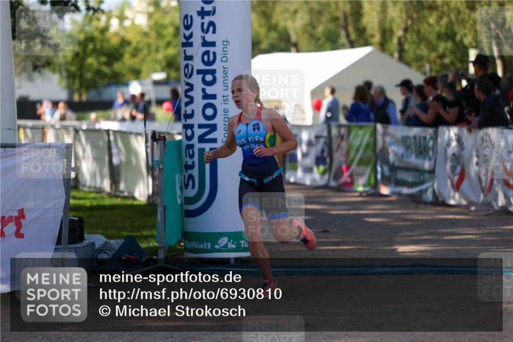 01.09.2024 - 17. Tribühne Triathlon Michael Strokosch http://msf.ph/oto/6930810 01.09.2024 09:47:31 Ziel 132 meine-sportfotos.de
