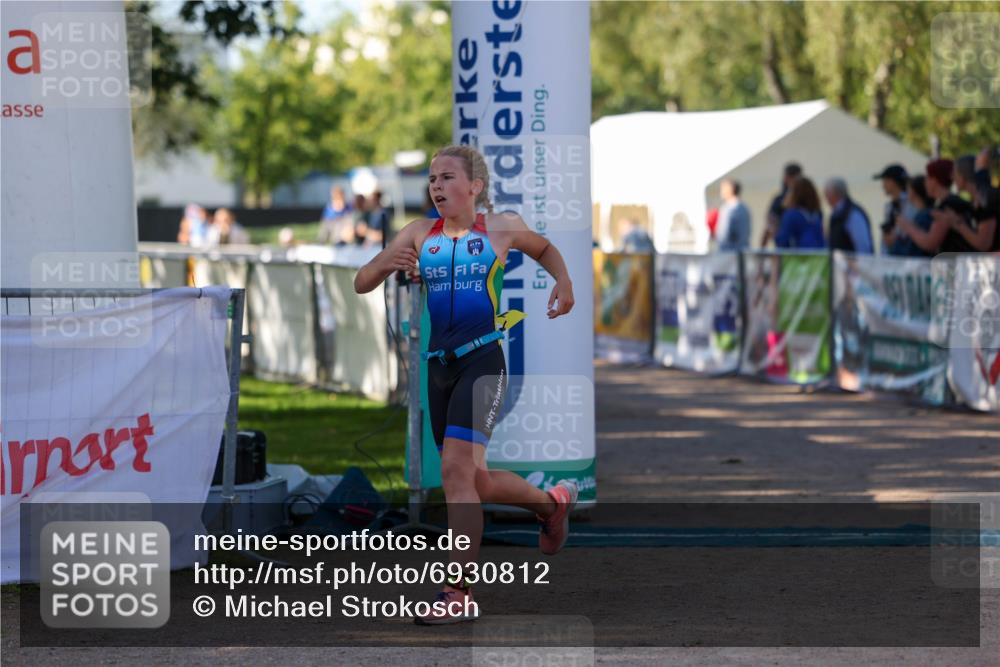 01.09.2024 - 17. Tribühne Triathlon Michael Strokosch http://msf.ph/oto/6930812 01.09.2024 09:47:31 Ziel 132 meine-sportfotos.de