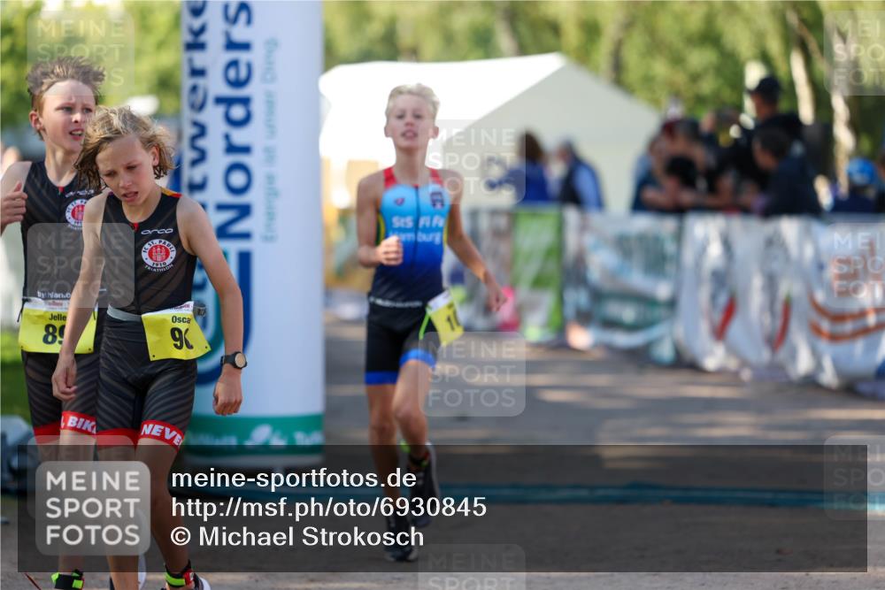 01.09.2024 - 17. Tribühne Triathlon Michael Strokosch http://msf.ph/oto/6930845 01.09.2024 09:47:43 Ziel 67, 71, 89, 90, 106, 119, 131 meine-sportfotos.de