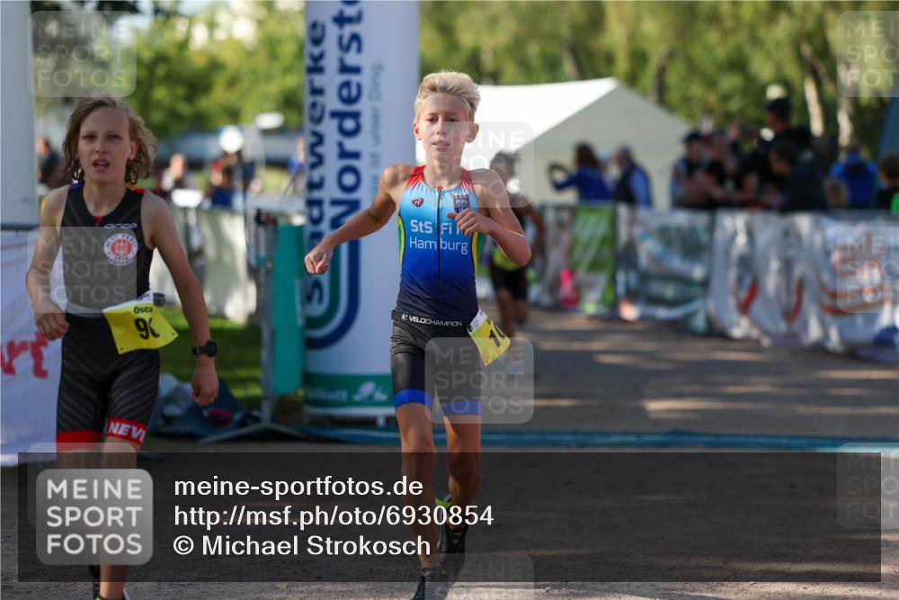 01.09.2024 - 17. Tribühne Triathlon Michael Strokosch http://msf.ph/oto/6930854 01.09.2024 09:47:44 Ziel 66, 67, 71, 89, 90, 106, 119, 131 meine-sportfotos.de