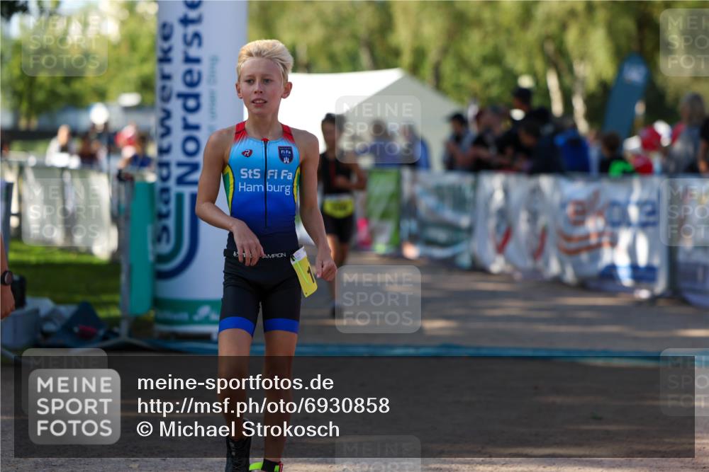 01.09.2024 - 17. Tribühne Triathlon Michael Strokosch http://msf.ph/oto/6930858 01.09.2024 09:47:45 Ziel 66, 71, 89, 90, 106, 119, 131 meine-sportfotos.de