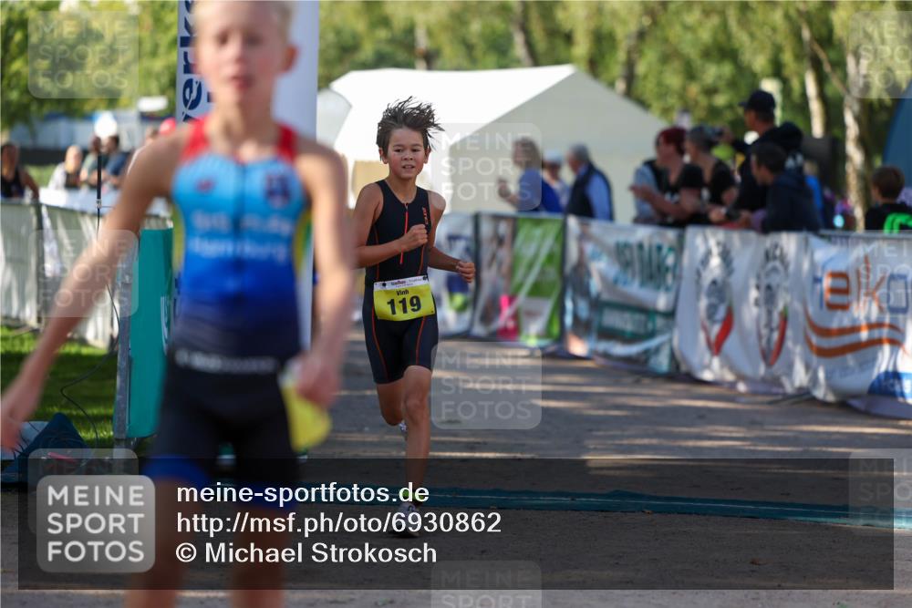 01.09.2024 - 17. Tribühne Triathlon Michael Strokosch http://msf.ph/oto/6930862 01.09.2024 09:47:46 Ziel 66, 71, 89, 106, 119, 131 meine-sportfotos.de