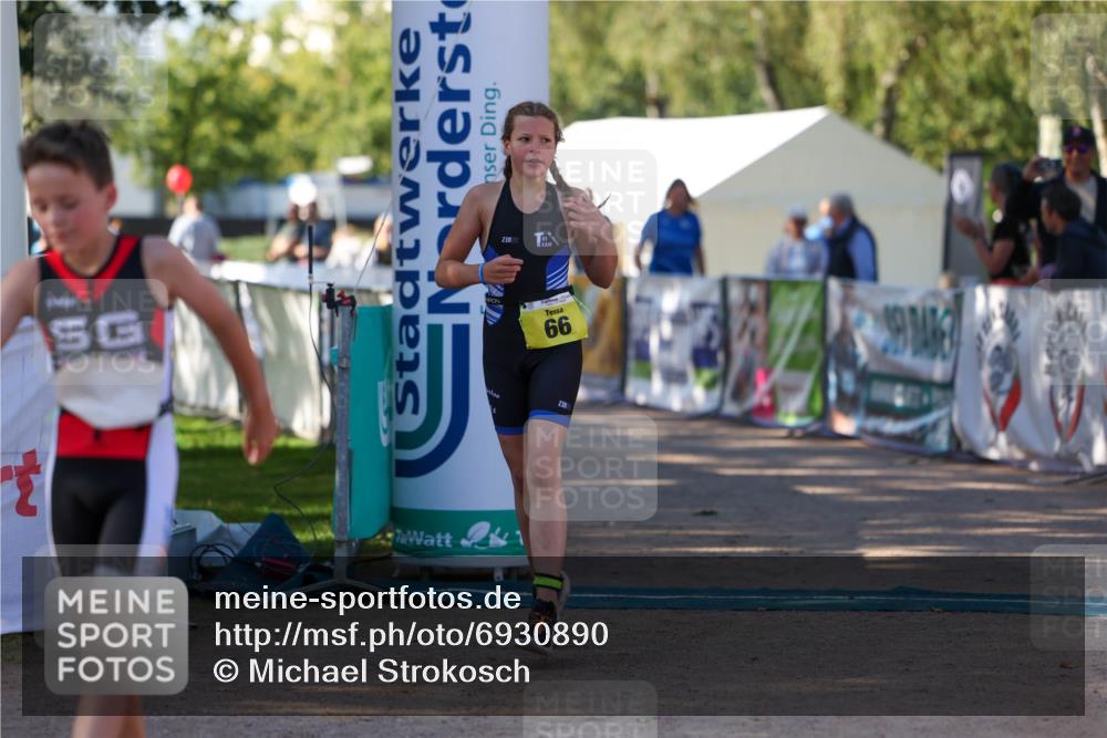 01.09.2024 - 17. Tribühne Triathlon Michael Strokosch http://msf.ph/oto/6930890 01.09.2024 09:47:52 Ziel 66, 71, 131 meine-sportfotos.de