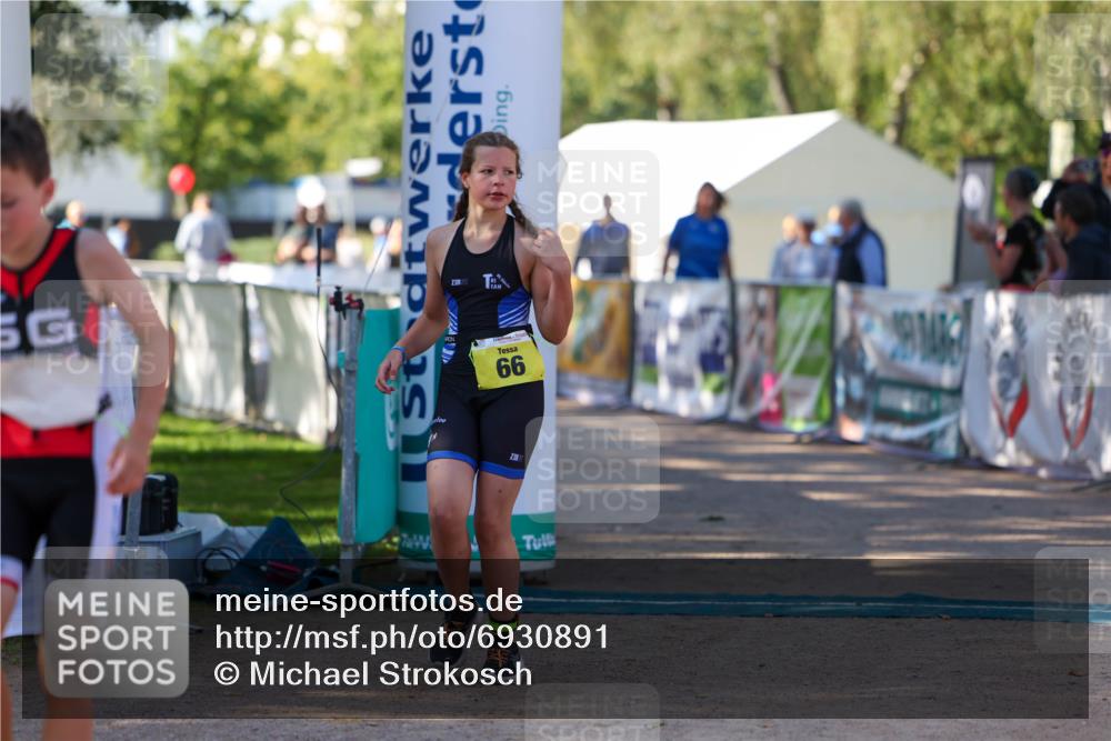 01.09.2024 - 17. Tribühne Triathlon Michael Strokosch http://msf.ph/oto/6930891 01.09.2024 09:47:52 Ziel 66, 71, 131 meine-sportfotos.de