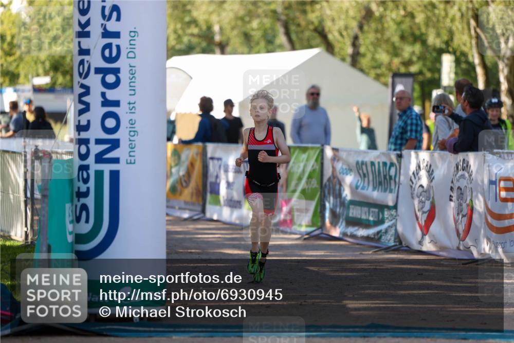01.09.2024 - 17. Tribühne Triathlon Michael Strokosch http://msf.ph/oto/6930945 01.09.2024 09:49:16 Ziel 133 meine-sportfotos.de