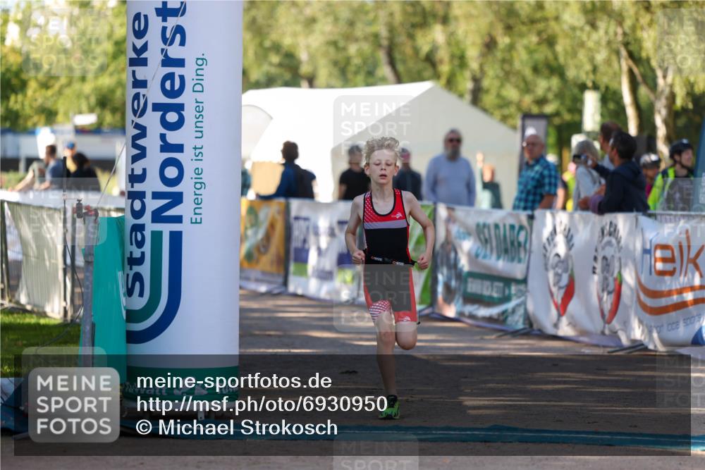 01.09.2024 - 17. Tribühne Triathlon Michael Strokosch http://msf.ph/oto/6930950 01.09.2024 09:49:17 Ziel 133 meine-sportfotos.de