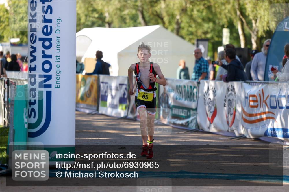 01.09.2024 - 17. Tribühne Triathlon Michael Strokosch http://msf.ph/oto/6930965 01.09.2024 09:49:24 Ziel 65, 68 meine-sportfotos.de