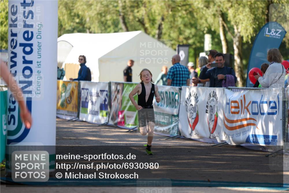 01.09.2024 - 17. Tribühne Triathlon Michael Strokosch http://msf.ph/oto/6930980 01.09.2024 09:49:28 Ziel 62, 65, 68 meine-sportfotos.de