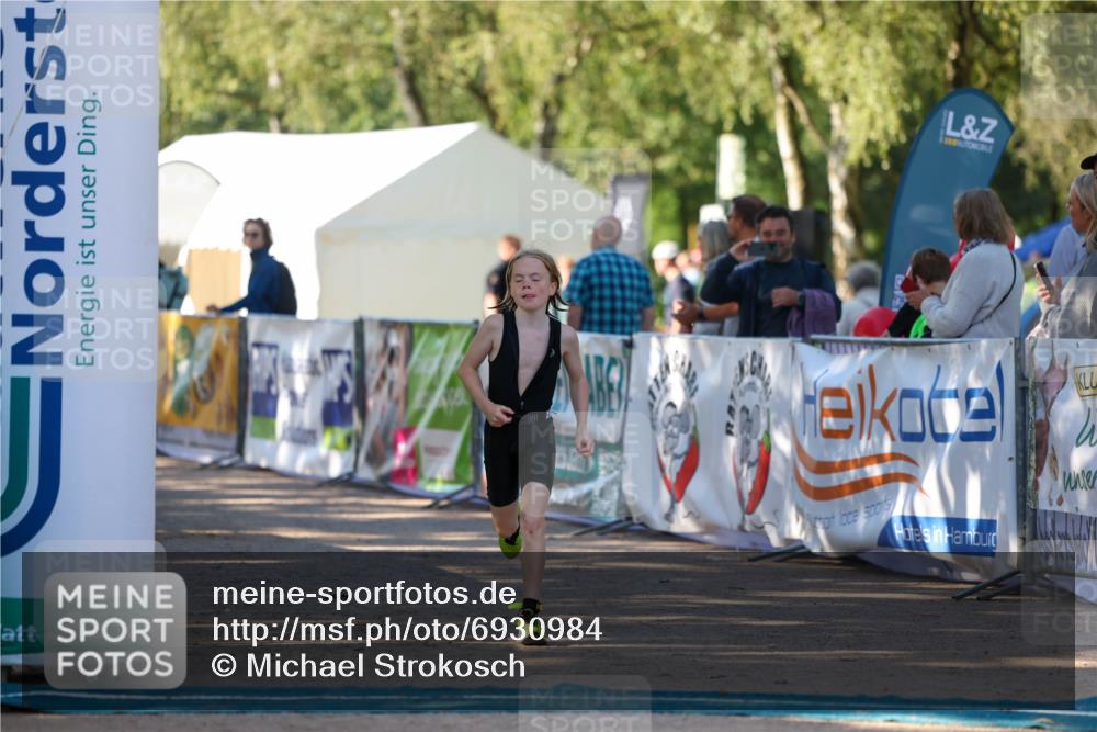 01.09.2024 - 17. Tribühne Triathlon Michael Strokosch http://msf.ph/oto/6930984 01.09.2024 09:49:28 Ziel 62, 65, 68 meine-sportfotos.de
