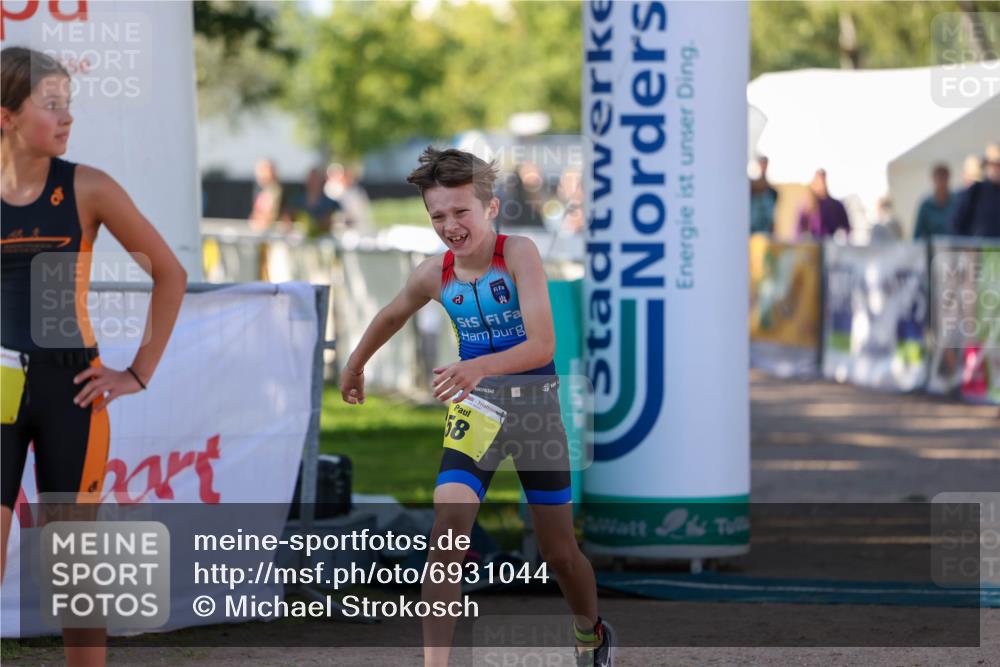 01.09.2024 - 17. Tribühne Triathlon Michael Strokosch http://msf.ph/oto/6931044 01.09.2024 09:49:44 Ziel 58, 103 meine-sportfotos.de