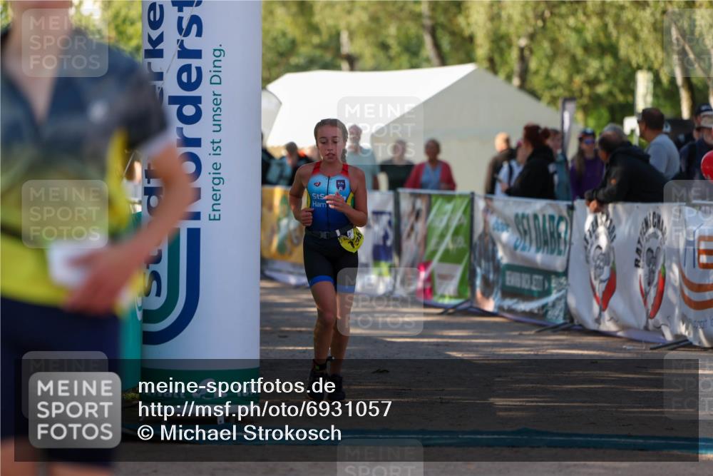 01.09.2024 - 17. Tribühne Triathlon Michael Strokosch http://msf.ph/oto/6931057 01.09.2024 09:49:52 Ziel 83, 103, 136 meine-sportfotos.de
