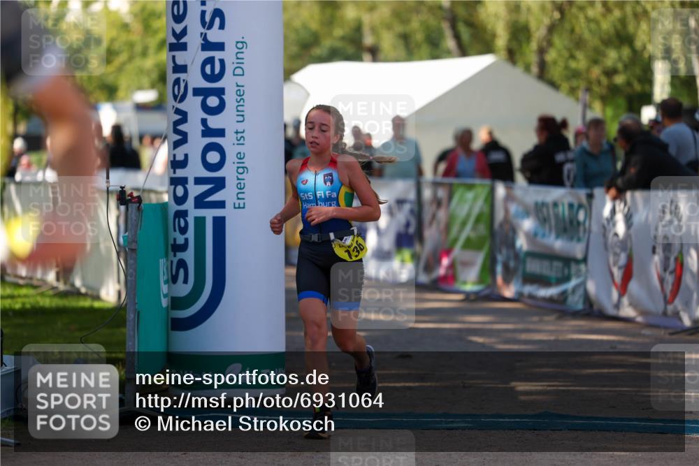 01.09.2024 - 17. Tribühne Triathlon Michael Strokosch http://msf.ph/oto/6931064 01.09.2024 09:49:53 Ziel 83, 103, 136 meine-sportfotos.de