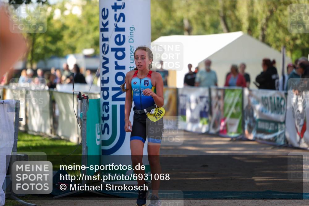 01.09.2024 - 17. Tribühne Triathlon Michael Strokosch http://msf.ph/oto/6931068 01.09.2024 09:49:53 Ziel 83, 103, 136 meine-sportfotos.de