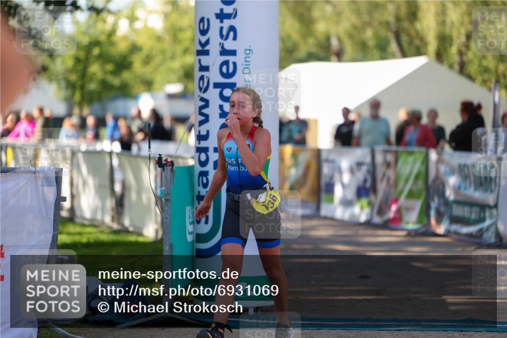 01.09.2024 - 17. Tribühne Triathlon Michael Strokosch http://msf.ph/oto/6931069 01.09.2024 09:49:53 Ziel 83, 103, 136 meine-sportfotos.de