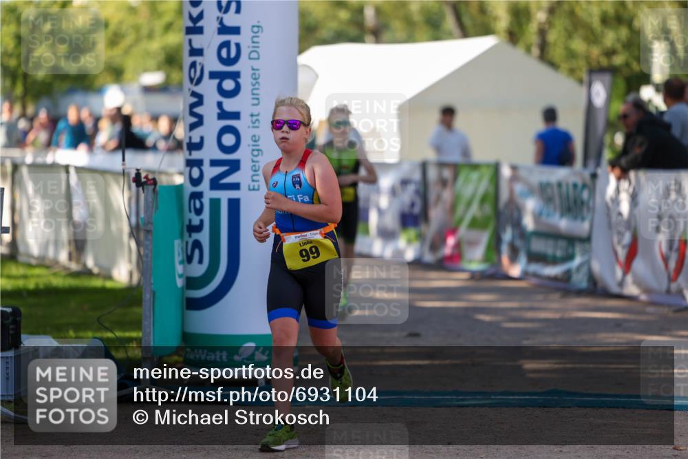 01.09.2024 - 17. Tribühne Triathlon Michael Strokosch http://msf.ph/oto/6931104 01.09.2024 09:50:03 Ziel 70, 83, 92, 99 meine-sportfotos.de