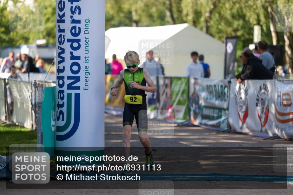 01.09.2024 - 17. Tribühne Triathlon Michael Strokosch http://msf.ph/oto/6931113 01.09.2024 09:50:05 Ziel 70, 92, 99, 128 meine-sportfotos.de