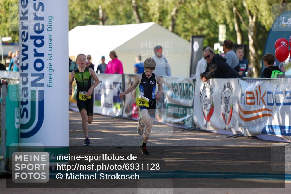 01.09.2024 - 17. Tribühne Triathlon Michael Strokosch http://msf.ph/oto/6931128 01.09.2024 09:50:09 Ziel 70, 92, 128 meine-sportfotos.de