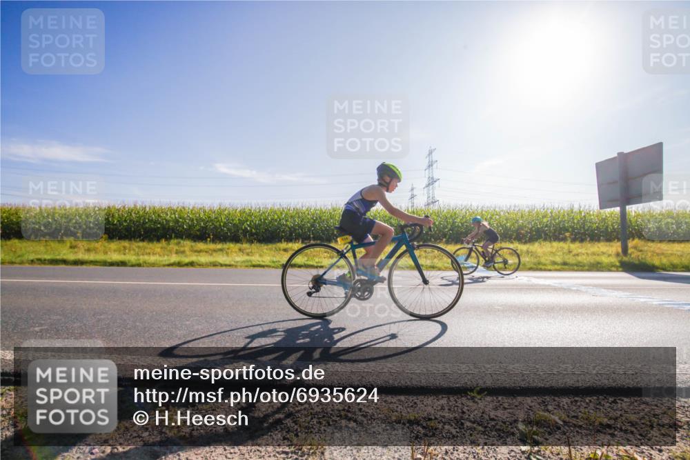01.09.2024 - 17. Tribühne Triathlon H.Heesch http://msf.ph/oto/6935624 01.09.2024 09:38:42 Radfahren 62, 79, 85, 114 meine-sportfotos.de