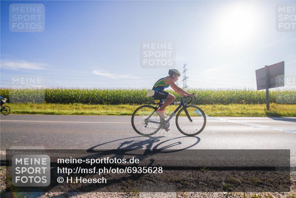 01.09.2024 - 17. Tribühne Triathlon H.Heesch http://msf.ph/oto/6935628 01.09.2024 09:38:59 Radfahren 67, 71, 83, 84, 90, 99, 106, 119, 130, 132 meine-sportfotos.de