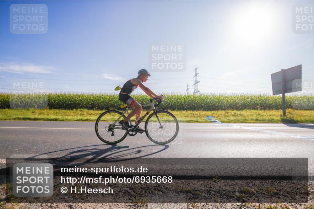01.09.2024 - 17. Tribühne Triathlon H.Heesch http://msf.ph/oto/6935668 01.09.2024 09:40:48 Radfahren 58, 78, 83, 84, 86, 92, 99, 100, 104, 124 meine-sportfotos.de