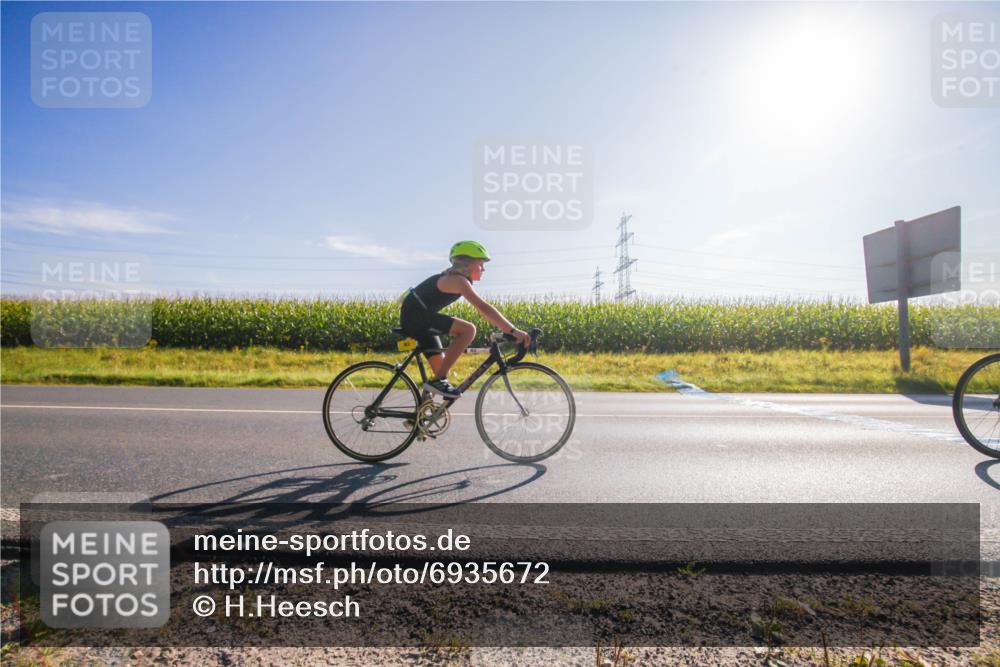 01.09.2024 - 17. Tribühne Triathlon H.Heesch http://msf.ph/oto/6935672 01.09.2024 09:40:49 Radfahren 58, 75, 78, 83, 84, 86, 92, 99, 100, 104, 124 meine-sportfotos.de