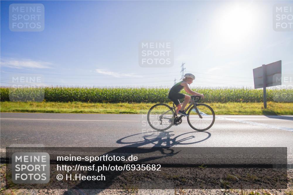 01.09.2024 - 17. Tribühne Triathlon H.Heesch http://msf.ph/oto/6935682 01.09.2024 09:41:01 Radfahren 113, 121, 128 meine-sportfotos.de