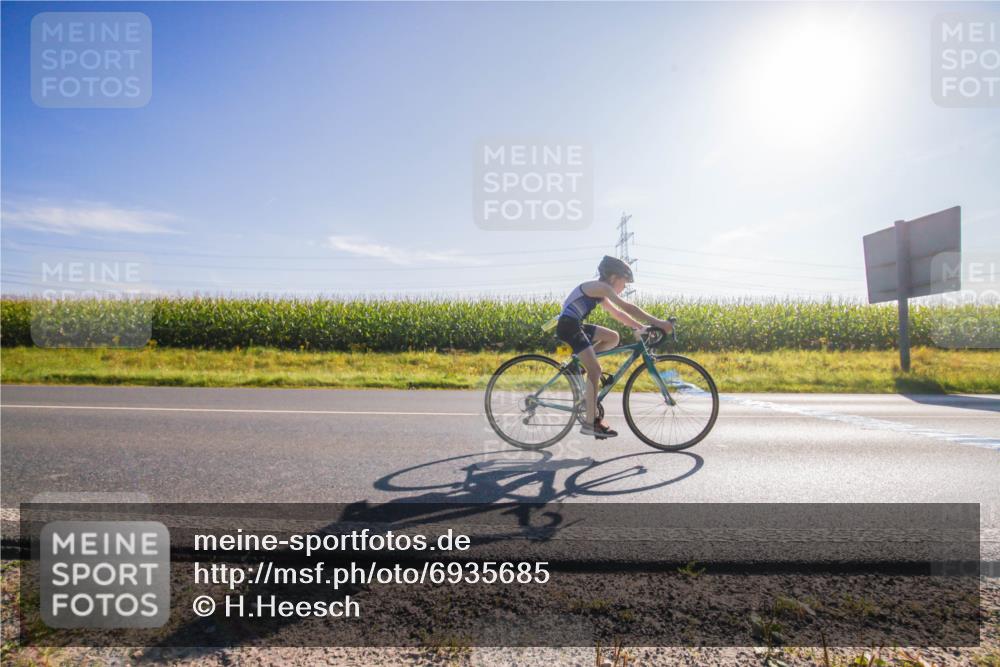 01.09.2024 - 17. Tribühne Triathlon H.Heesch http://msf.ph/oto/6935685 01.09.2024 09:41:13 Radfahren 70, 77 meine-sportfotos.de