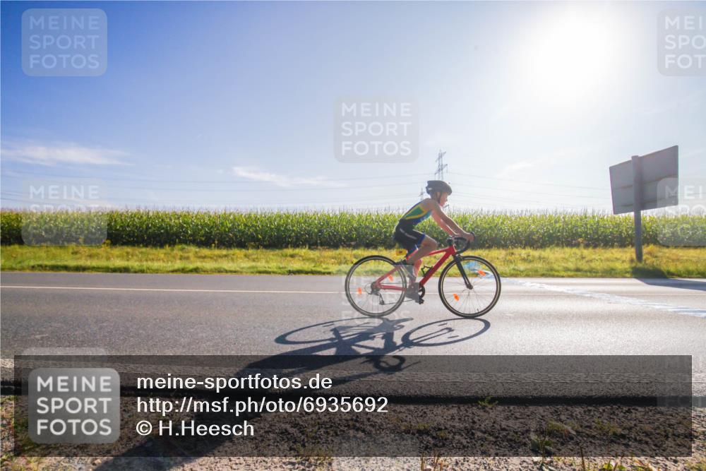 01.09.2024 - 17. Tribühne Triathlon H.Heesch http://msf.ph/oto/6935692 01.09.2024 09:41:21 Radfahren 77, 96 meine-sportfotos.de