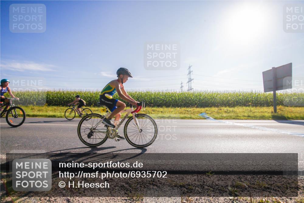 01.09.2024 - 17. Tribühne Triathlon H.Heesch http://msf.ph/oto/6935702 01.09.2024 09:41:34 Radfahren 63, 80, 81, 87, 110, 112, 123 meine-sportfotos.de