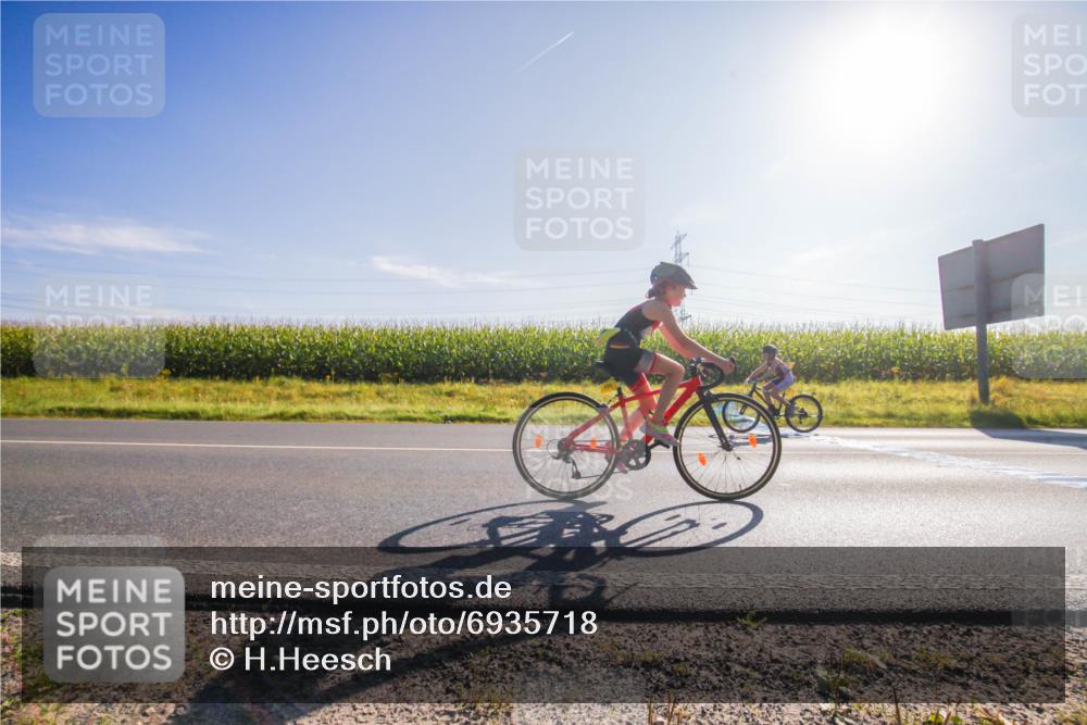 01.09.2024 - 17. Tribühne Triathlon H.Heesch http://msf.ph/oto/6935718 01.09.2024 09:42:56 Radfahren 74, 75, 121 meine-sportfotos.de