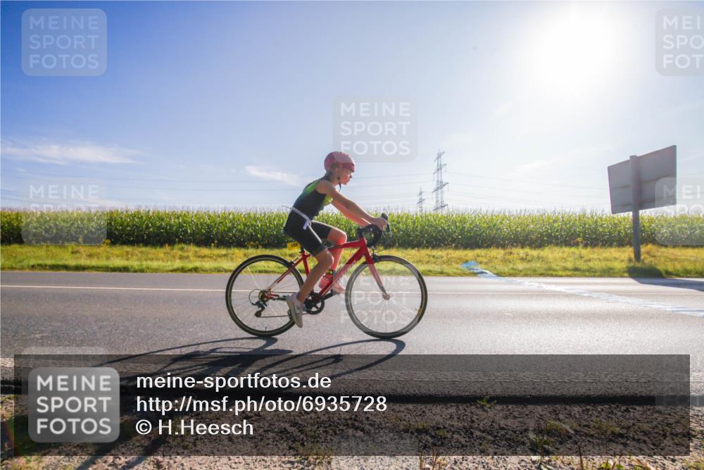 01.09.2024 - 17. Tribühne Triathlon H.Heesch http://msf.ph/oto/6935728 01.09.2024 09:43:49 Radfahren 102 meine-sportfotos.de
