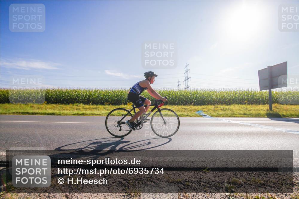 01.09.2024 - 17. Tribühne Triathlon H.Heesch http://msf.ph/oto/6935734 01.09.2024 09:44:08 Radfahren 122, 126 meine-sportfotos.de