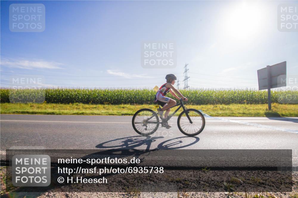 01.09.2024 - 17. Tribühne Triathlon H.Heesch http://msf.ph/oto/6935738 01.09.2024 09:45:14 Radfahren 74 meine-sportfotos.de