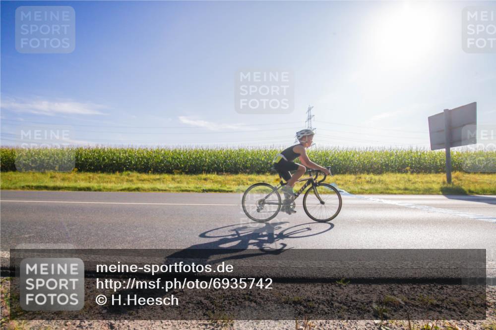 01.09.2024 - 17. Tribühne Triathlon H.Heesch http://msf.ph/oto/6935742 01.09.2024 09:45:25 Radfahren 69 meine-sportfotos.de