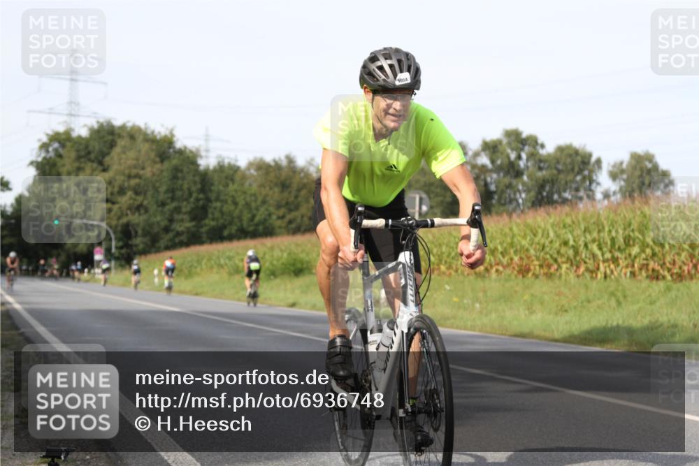 01.09.2024 - 17. Tribühne Triathlon H.Heesch http://msf.ph/oto/6936748 01.09.2024 15:42:15 Radfahren 945, 967, 1054, 1213, 1217, 1242, 1280, 1292 meine-sportfotos.de