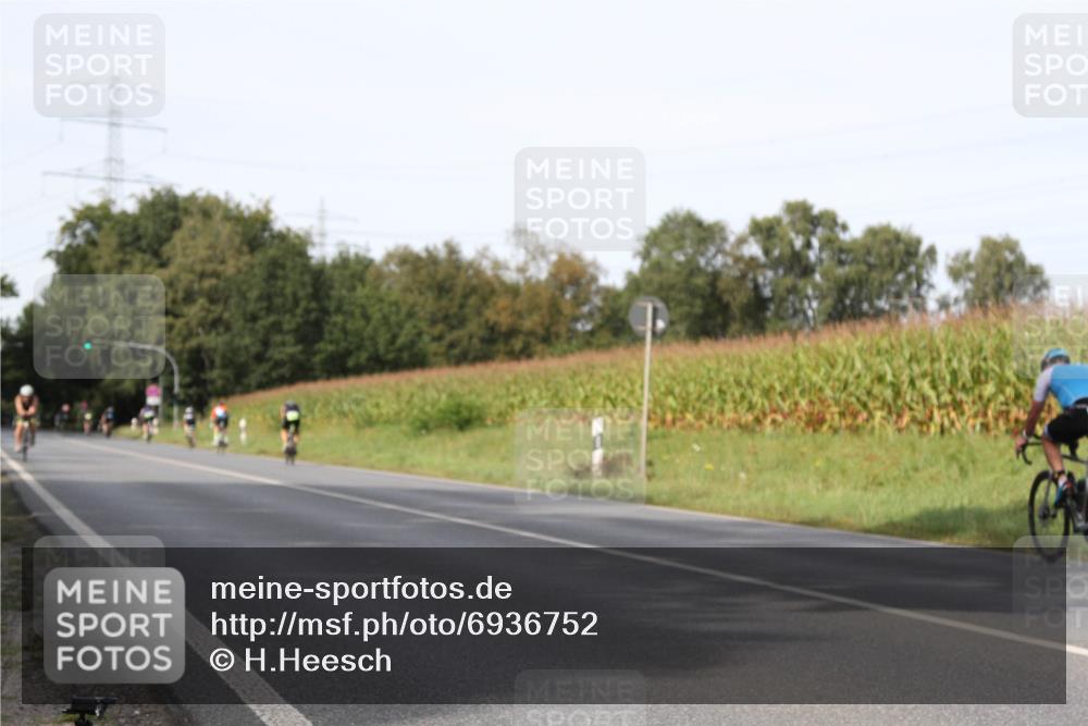 01.09.2024 - 17. Tribühne Triathlon H.Heesch http://msf.ph/oto/6936752 01.09.2024 15:42:16 Radfahren 945, 961, 967, 1054, 1196, 1213, 1217, 1242, 1288, 1292 meine-sportfotos.de