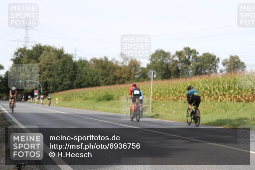01.09.2024 - 17. Tribühne Triathlon H.Heesch http://msf.ph/oto/6936756 01.09.2024 15:42:17 Radfahren 945, 961, 967, 1054, 1196, 1213, 1217, 1242, 1269, 1288, 1292 meine-sportfotos.de