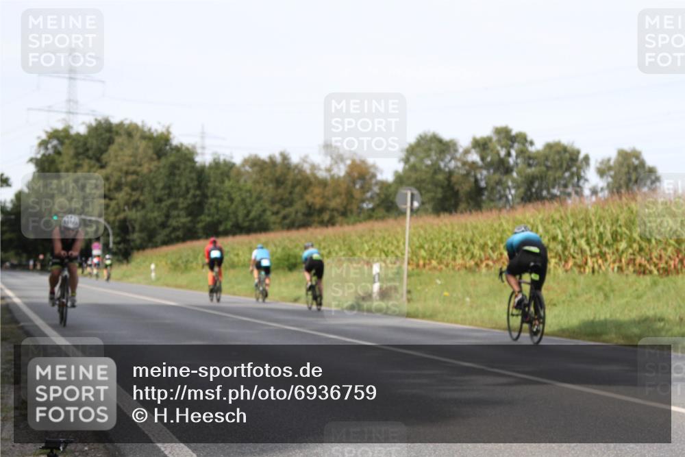 01.09.2024 - 17. Tribühne Triathlon H.Heesch http://msf.ph/oto/6936759 01.09.2024 15:42:19 Radfahren 945, 961, 967, 1054, 1196, 1213, 1217, 1242, 1258, 1269, 1288, 1292 meine-sportfotos.de