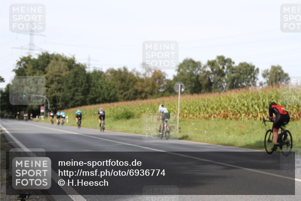 01.09.2024 - 17. Tribühne Triathlon H.Heesch http://msf.ph/oto/6936774 01.09.2024 15:42:23 Radfahren 945, 961, 1196, 1213, 1217, 1258, 1269, 1287, 1288 meine-sportfotos.de