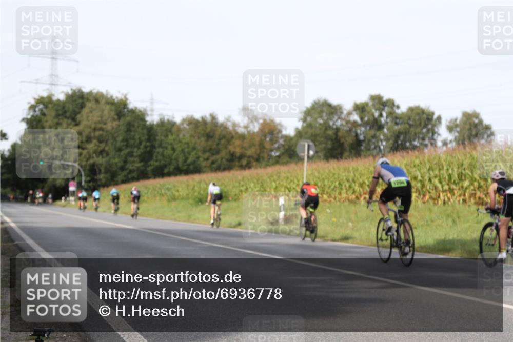 01.09.2024 - 17. Tribühne Triathlon H.Heesch http://msf.ph/oto/6936778 01.09.2024 15:42:24 Radfahren 961, 1196, 1213, 1217, 1230, 1258, 1262, 1269, 1287, 1288 meine-sportfotos.de